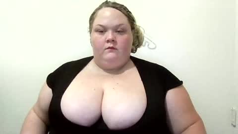 Snapshot of godessisabella chatting on June 2026 02:05:01 AM godessisabella online show from June 2026 02:05:01 AM