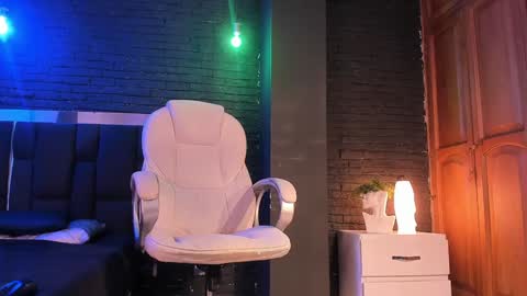 Snapshot of godly_huan chatting on January 2025 04:44:01 AM HUAN online show from January 2025 04:44:01 AM