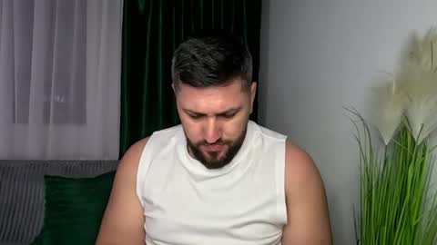 gold_alpha_boy online show from April 2026 07:00:01 PM