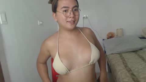 Snapshot of goldbella_ chatting on February 2025 01:15:02 AM bella online show from February 2025 01:15:02 AM