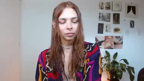 Snapshot of golden_alaska chatting on December 2025 01:42:01 PM Alaska online show from December 2025 01:42:01 PM