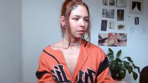 Snapshot of golden_alaska chatting on December 2025 01:53:01 PM Alaska online show from December 2025 01:53:01 PM