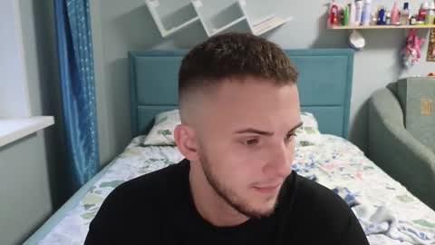 Golden boyyy21 online show from November 2025 12:38:01 PM