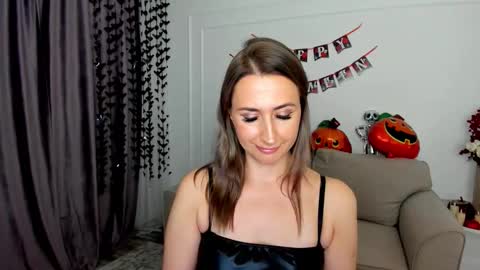 Olivia online show from October 2025 07:58:02 PM