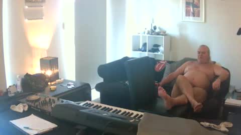 goldyguy011 online show from October 2025 02:53:02 AM