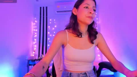 i am Jessi  I love animals and drawing I hope to get along with everyone. XOXO online show from February 2026 07:35:01 PM