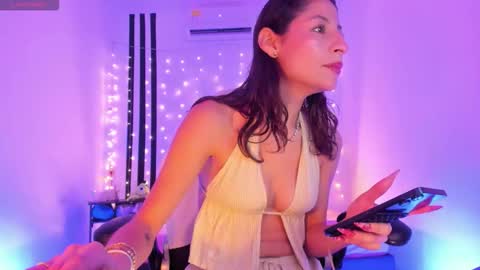 i am Jessi  I love animals and drawing I hope to get along with everyone. XOXO online show from February 2026 08:21:01 PM