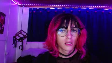 goth_minerva online show from November 2025 01:15:01 PM