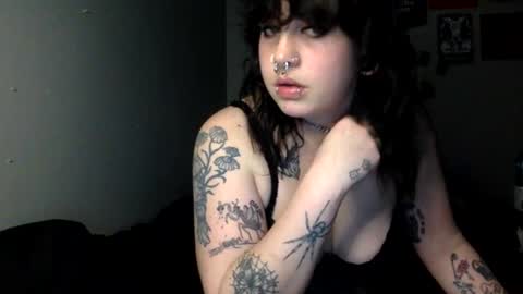 Snapshot of gothgoddessrose666 chatting on April 2026 03:24:01 AM Goddessr0se online show from April 2026 03:24:01 AM