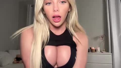 Snapshot of gracieparker chatting on February 2025 01:54:02 AM Gracie online show from February 2025 01:54:02 AM