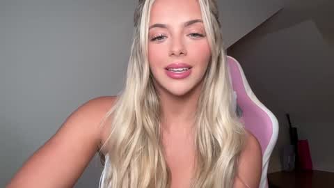 Snapshot of gracieparker chatting on October 2025 01:25:01 AM Gracie online show from October 2025 01:25:01 AM