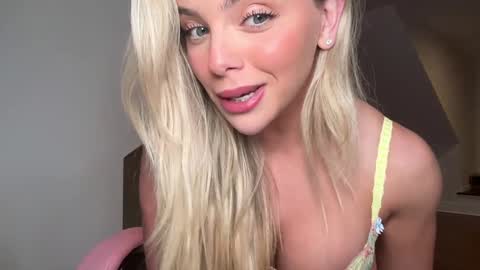 Snapshot of gracieparker chatting on October 2025 02:54:02 AM Gracie online show from October 2025 02:54:02 AM