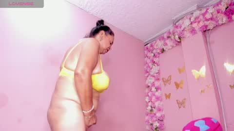Snapshot of grandmother_milf chatting on May 2026 06:09:01 PM Mi Name is violeta online show from May 2026 06:09:01 PM