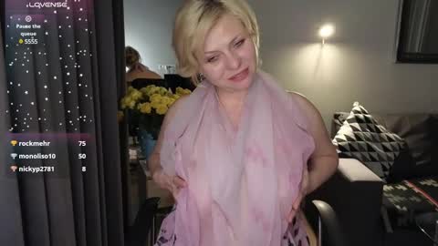 Snapshot of gray_swann chatting on February 2025 10:14:02 PM Ray online show from February 2025 10:14:02 PM