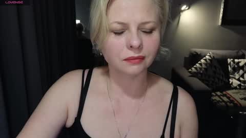 Snapshot of gray_swann chatting on February 2025 08:11:01 PM Ray online show from February 2025 08:11:01 PM