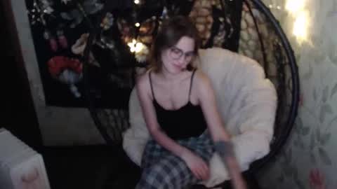 Lina online show from November 2025 01:59:02 PM