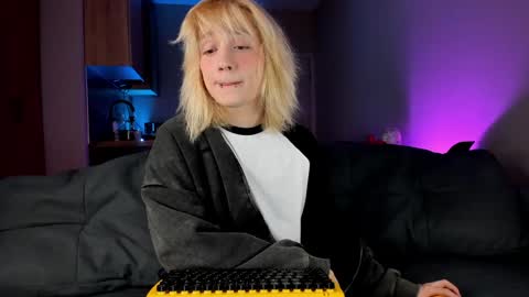 Greg-independent model online show from January 2025 08:29:01 PM