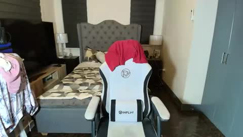 greta_v online show from November 2025 09:08:02 AM