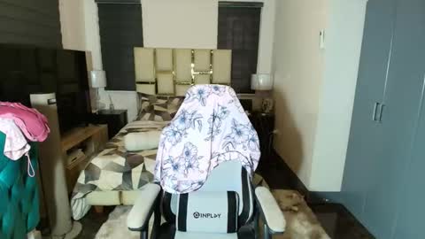 greta_v online show from December 2025 08:43:01 AM