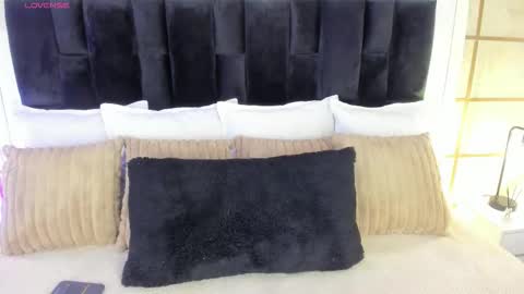 Greta Velvet  online show from February 2026 11:12:01 PM