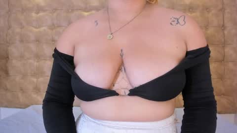 Snapshot of grettarouse chatting on April 2026 07:00:02 PM GRETA online show from April 2026 07:00:02 PM