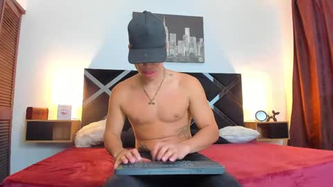 Benjamin online show from April 2026 01:02:02 PM