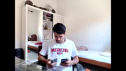 guguzinhox online show from November 2025 01:11:01 PM