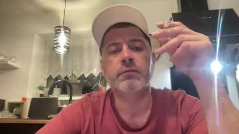 guil0 online show from November 2025 09:39:01 PM