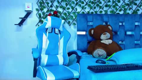 Snapshot of gurxxxt chatting on January 2025 05:01:01 PM Hakim online show from January 2025 05:01:01 PM