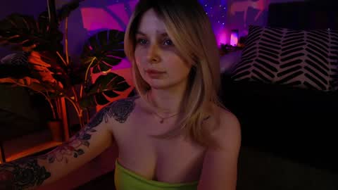 gwenhilton online show from January 2025 06:01:02 AM