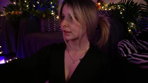 gwenhilton online show from February 2025 09:02:01 AM