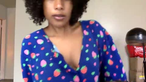 gyalxoxo online show from October 2025 06:08:02 PM