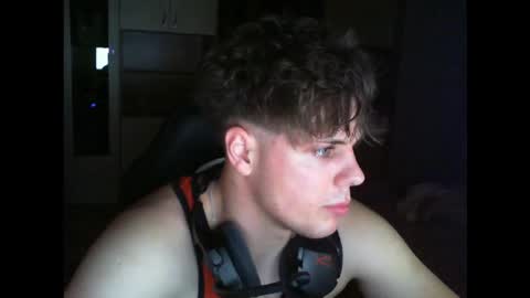 gymguy0505 online show from December 2025 10:59:02 PM