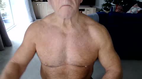 Snapshot of gymguyuk28 chatting on December 2024 11:17:01 AM Gymguy online show from December 2024 11:17:01 AM