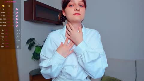 Kelly  Lilly online show from September 2025 07:26:01 PM