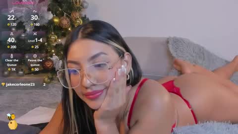 Snapshot of h3y_mia3 chatting on December 2024 08:50:01 AM Paulina  online show from December 2024 08:50:01 AM