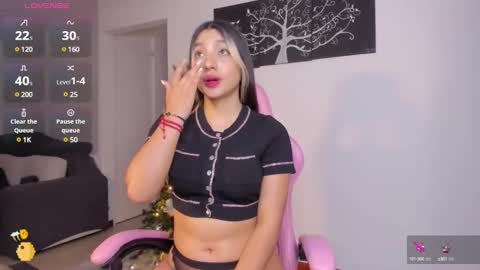 Snapshot of h3y_mia3 chatting on December 2024 06:52:02 AM Paulina  online show from December 2024 06:52:02 AM