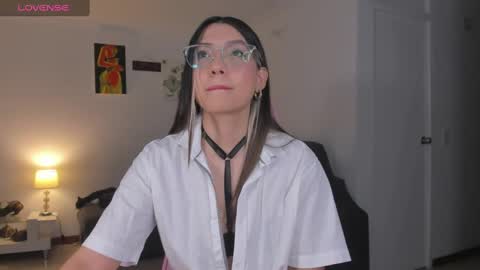 Snapshot of h3y_mia3 chatting on March 2025 05:44:02 AM Paulina  online show from March 2025 05:44:02 AM