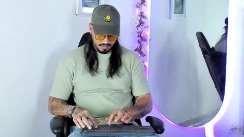 hache222 online show from February 2025 10:36:02 PM