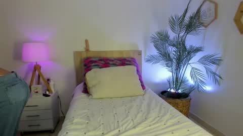 Hadid online show from April 2026 09:04:02 PM