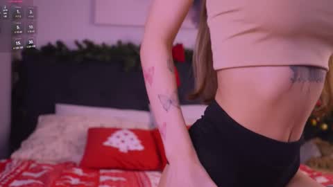 Snapshot of hadleynichols chatting on January 2026 01:19:01 AM Hi Im Rebecca Glad to see you in my room PVT is open online show from January 2026 01:19:01 AM