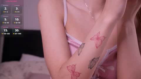 Snapshot of hadleynichols chatting on February 2026 01:32:01 AM Hi Im Rebecca Glad to see you in my room PVT is open online show from February 2026 01:32:01 AM