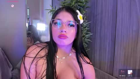 Snapshot of hailey_foxxx chatting on March 2026 05:44:01 AM laura online show from March 2026 05:44:01 AM