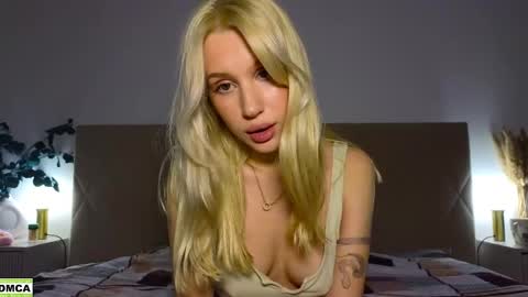 Snapshot of hailey_would chatting on May 2026 10:28:01 PM hailey_would online show from May 2026 10:28:01 PM