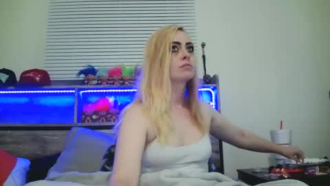 Snapshot of haileyakuma69 chatting on December 2024 12:06:02 AM Hailey and d online show from December 2024 12:06:02 AM