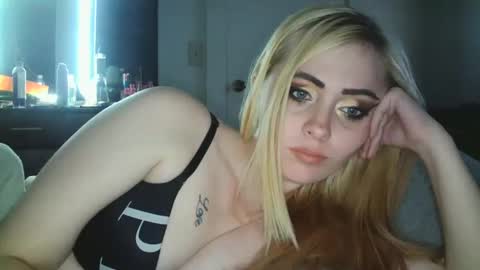 Snapshot of haileyakuma69 chatting on December 2024 10:43:02 PM Hailey and d online show from December 2024 10:43:02 PM