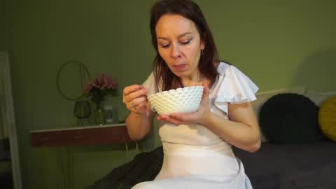 Hailey online show from February 2025 04:29:01 AM