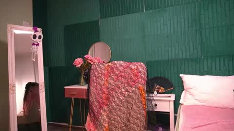 Hailey online show from November 2025 04:11:02 AM