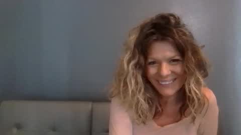 Hailey online show from November 2025 07:24:01 PM