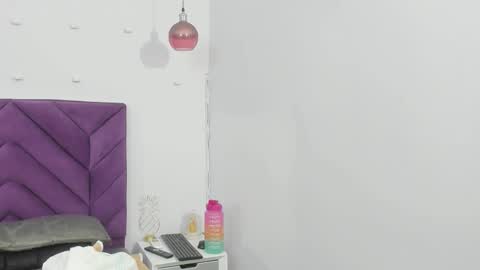 haileystonei online show from October 2025 11:27:01 AM